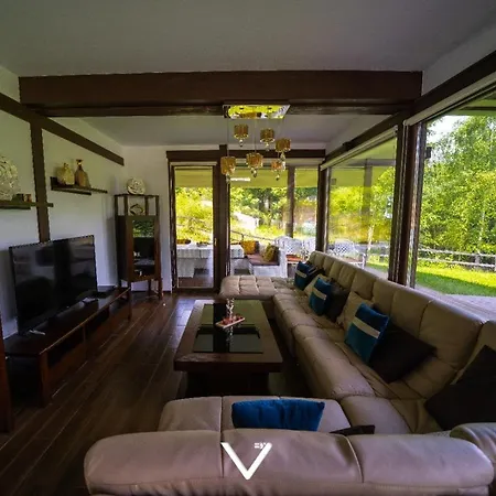Alpine Lounge